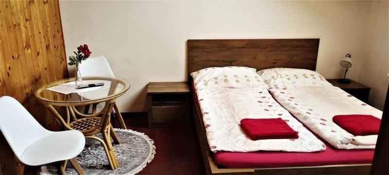 U Certa Hotell Čerčany Exteriör bild